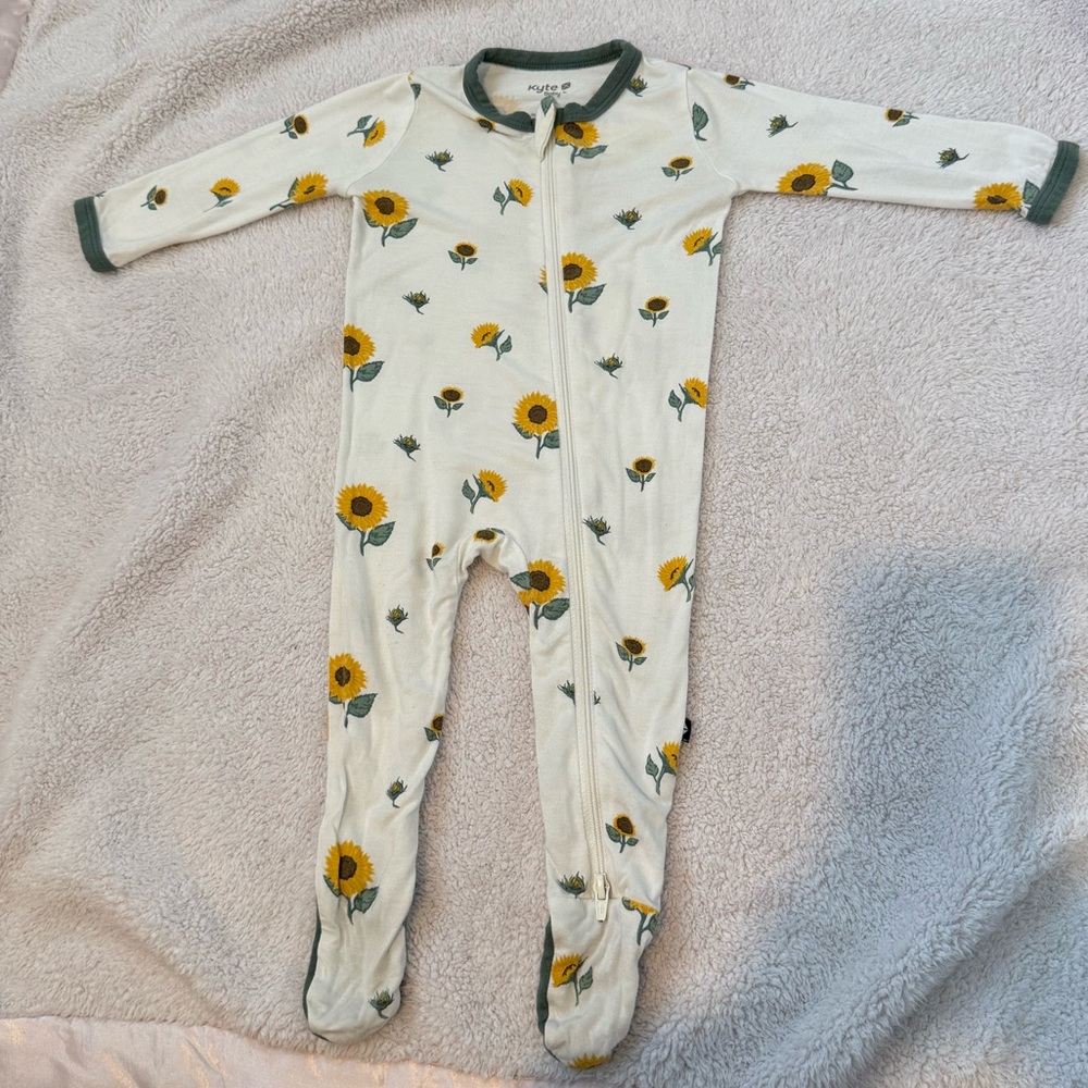 Kyte baby 3-6 month Sunflower print zippered footie